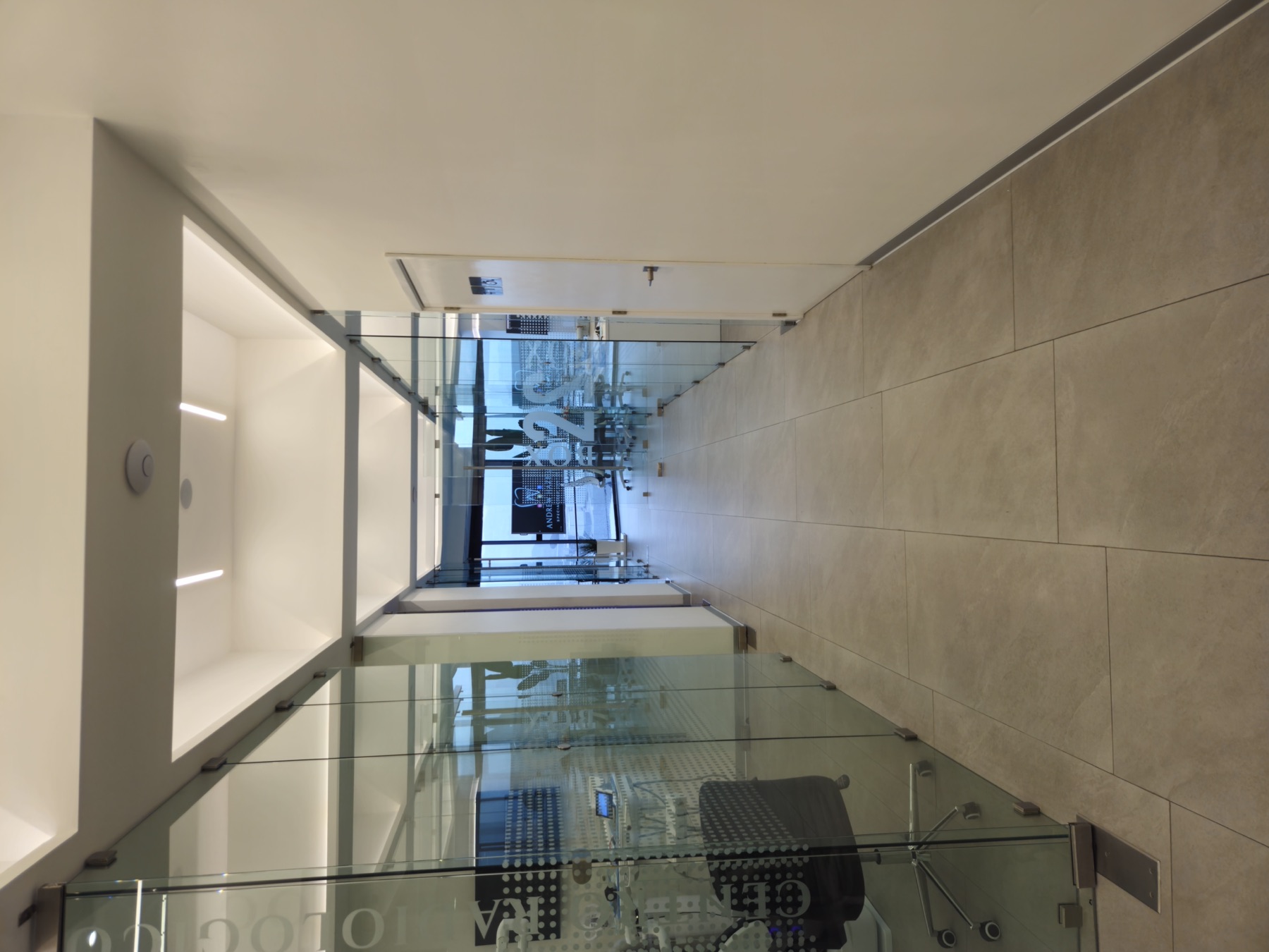 Instalaciones Andrew Hazbun Specialized Center, Design Center Zona 10