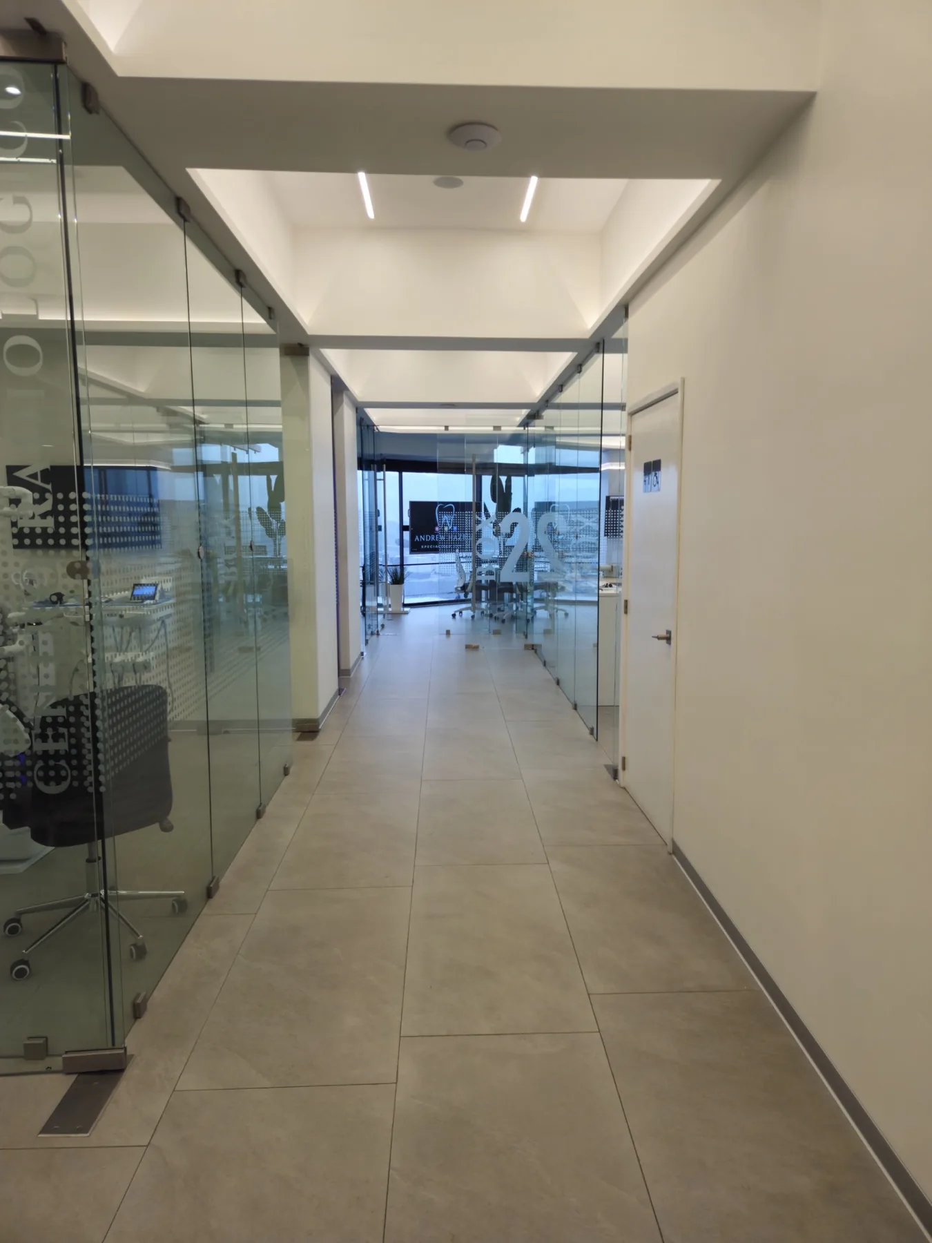 Instalaciones Andrew Hazbun Specialized Center, Design Center Zona 10